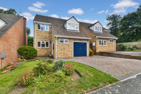 View Full Details for Parker Close, Parkwood, Gillingham, Kent ME8 9NQ