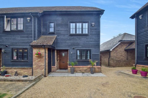 View Full Details for Russett Farm, Rainham, Gillingham, Kent ME8 7AT