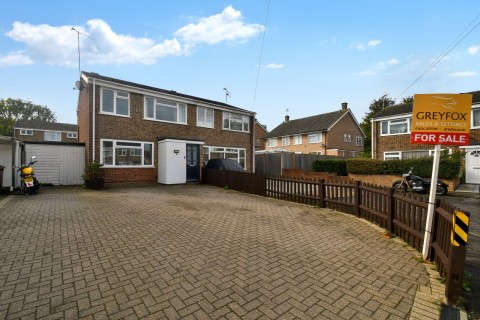 View Full Details for Pembroke Gardens, Rainham, Gillingham, Kent ME8 8TD