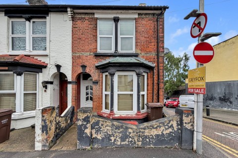 View Full Details for St Georges Road, Gillingham, Kent ME7 1JG